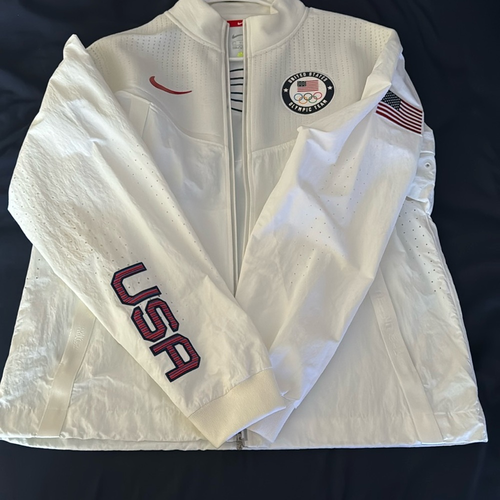 White 2020 Nike USA Olympic jacket worn once.              Smoke/Pet free home